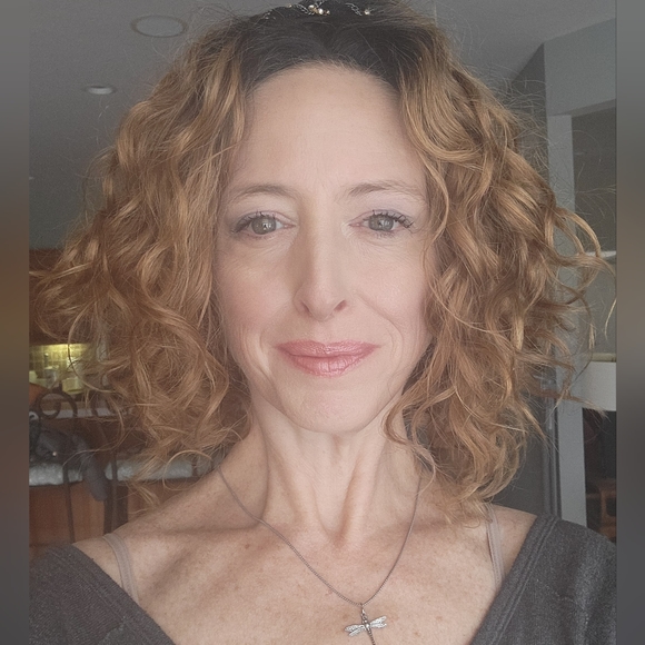 Meet your Posher, Melissa - Picture 2 of 2